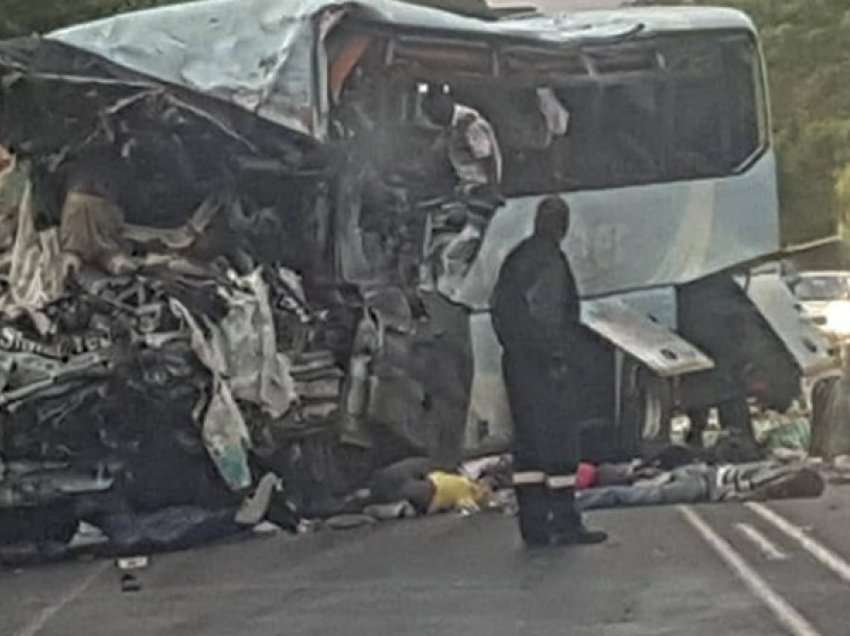 Tjetër aksident tragjik me autobus, humbin jetën 17 persona