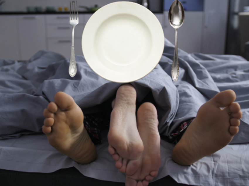 Pse meshkujt që duan të zgjasin më shumë në shtrat duhet të mos hanë
