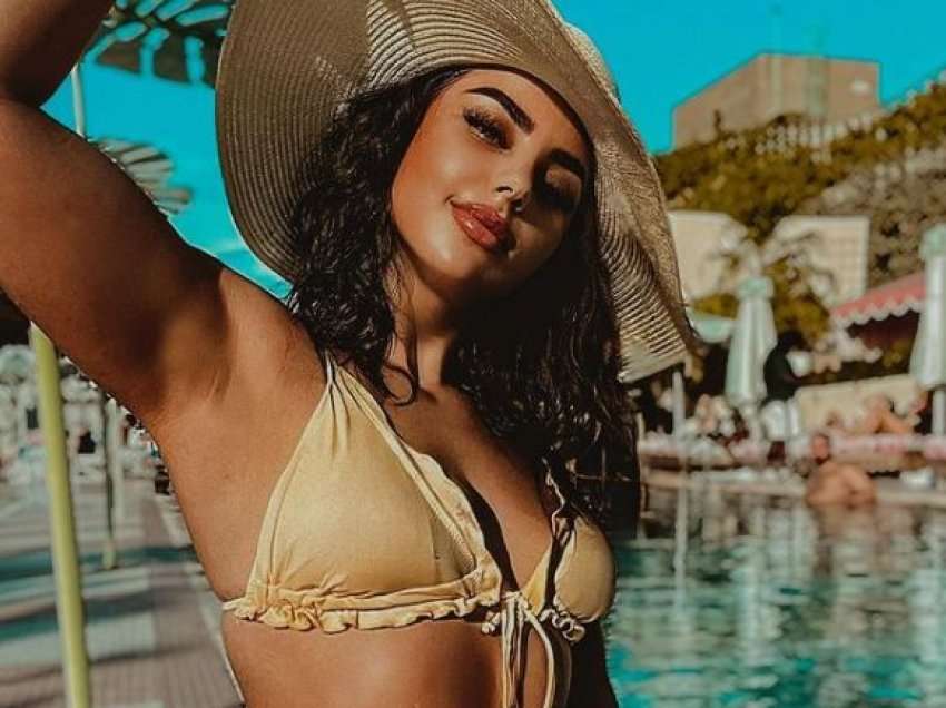 Linda Halimi shfaqet seksi në bikini nga Miami