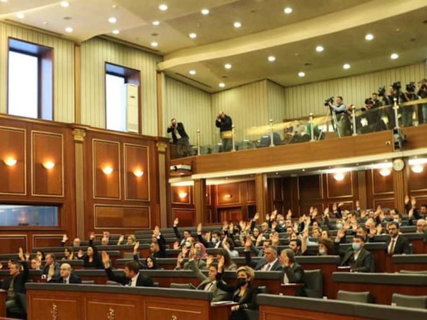 Miratimi i rezolutës kundër referendumit të Serbisë në Kosovë, reagon presidentja Osmani