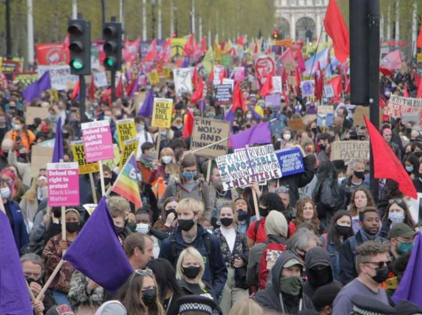 Qindra njerëz në protestën “Kill the Bill” në Londër
