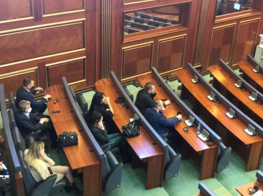 ​Lista Serbe braktis seancën e Kuvendit për ndalimin e referendumit të Serbisë në Kosovë