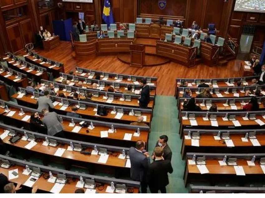 Mediat ndërkombëtare raportojnë për rezolutën e miratuar nga parlamenti kundër referendumit serb në Kosovë