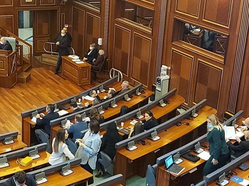 Abstentoi për referendumin serb, kërkohet largimi i Driton Selmanajt nga LDK-ja dhe Kuvendi
