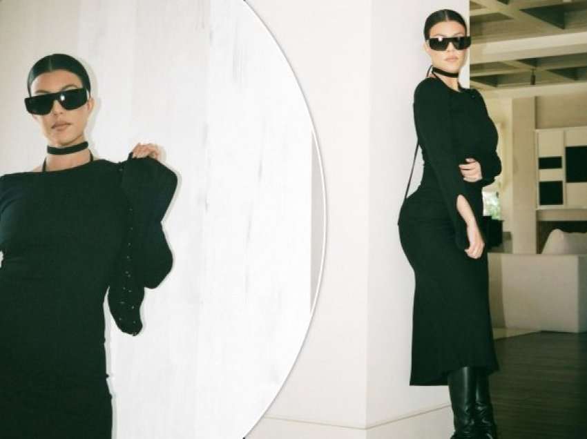 Kourtney Kardashian shfaq format trupore e veshur në të zeza