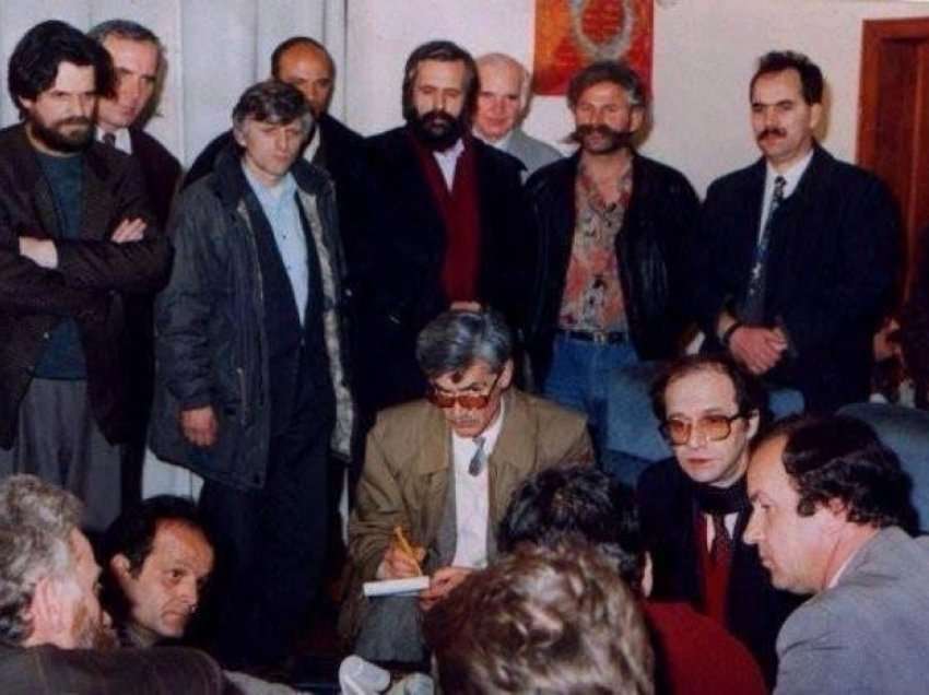 Sami Lushtaku demanton Blerim Latifin/ Lufta nisi me urdhër të Ibrahim Rugovës, këtu u takua me Adem Jasharin