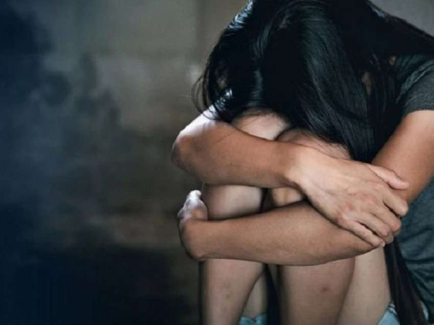 Greqi/ U përdhunua nga i dashuri i motrës, dëshmia rrëqethëse e 14-vjeçares: Më hoqi bluzen, më përkëdheli gjoksin