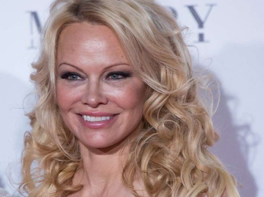 Pamela Anderson divorcohet për herë të pestë