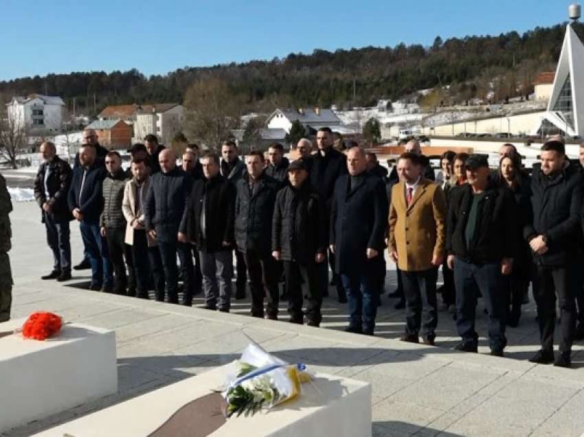 ​Nura e Lladrovci bëjnë homazhe tek Kompleksi Memorial “Adem Jashari”: Nderuam rezistencën e familjes Jashari