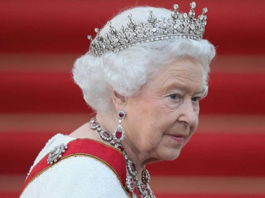 Në një kohë të vështirë për Pallatin, mbretëresha Elizabeth përgatitet të festojë 70 vjet në fron