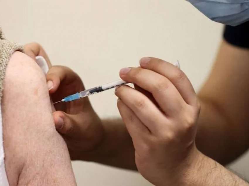 Vaksinat përforcuese rrisin mbrojtjen kundër vdekjes nga Omicron për moshat mbi 50 vjeç