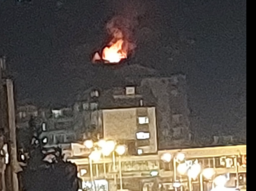 Zjarr në një shtëpi në Tetovë, një pjesë e qytetit mbetet pa energji elektrike