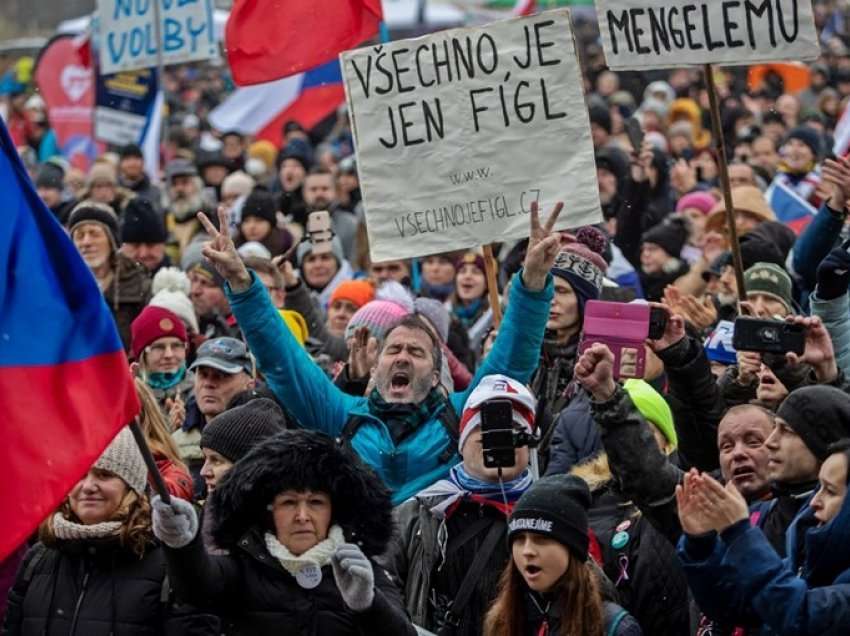 Mijëra çekë protestuan kundër masave të Covid