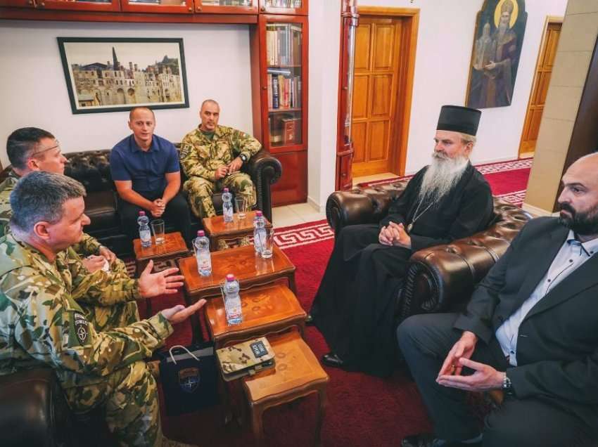 Komandanti i KFOR-it, takon peshkopin ortodoks Teodosije, bisedojnë për tolerancë të ndërsjellë në Kosovë