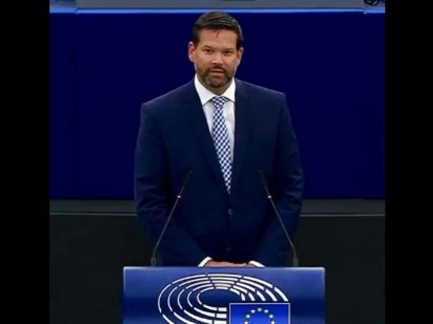 Eurodeputeti austriak me fjalim të fuqishëm për Kosovën në Parlamentin Evropian