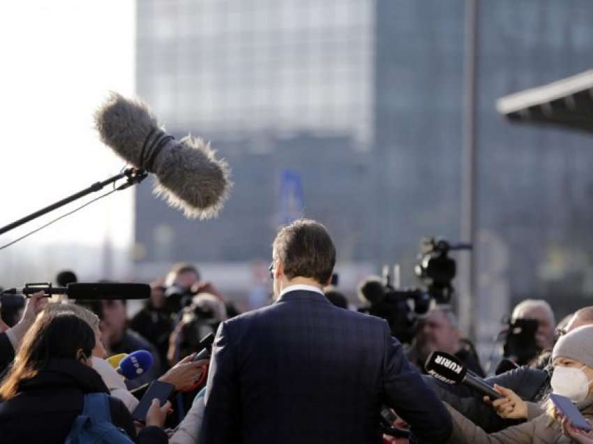 Mediet serbe: Tash edhe zyrtarisht kërkojnë, pranojeni Kosovën – Vuçiq thotë nisi çmenduria