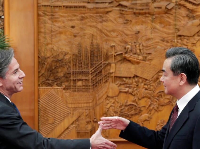 Diplomatët e lartë të SHBA-së dhe Kinës mbajnë bisedimet e para 'konstruktive'