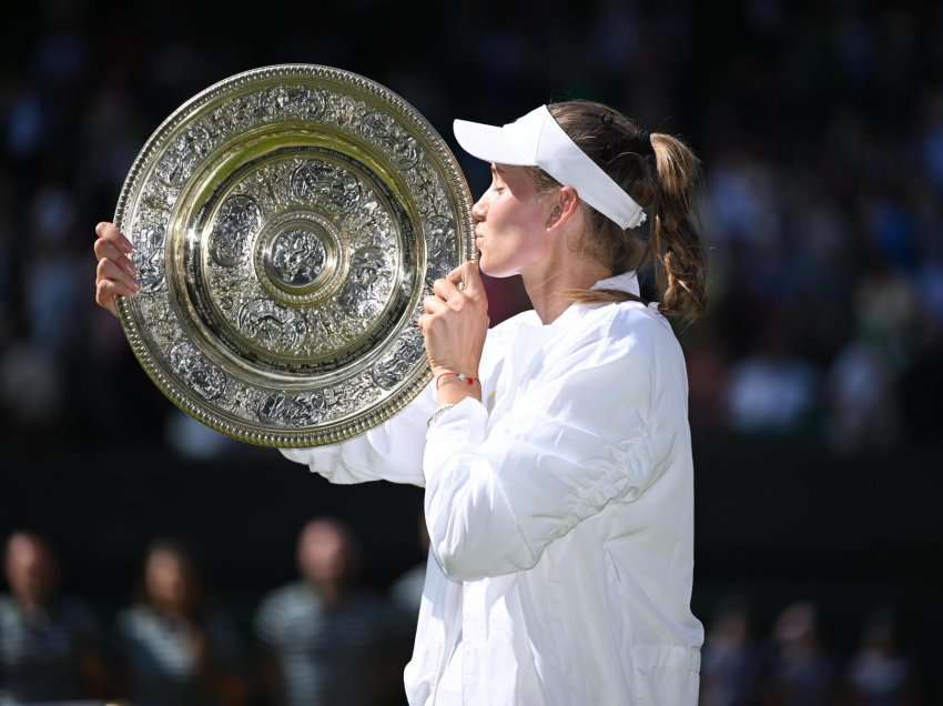 Rybakina “mbretëresha” e re e Wimbledonit
