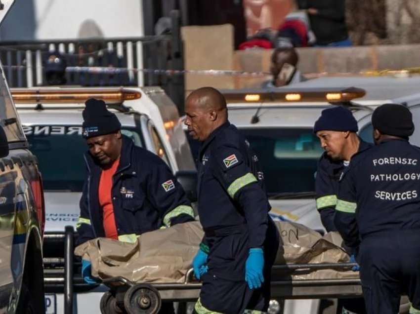19 të vdekur në Afrikën e Jugut nga dy incidente me armë zjarri