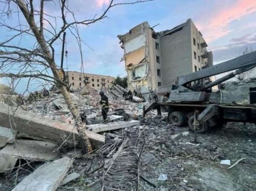 Po zhvillohet operacioni i shpëtimit pas sulmit me raketa në Donbas