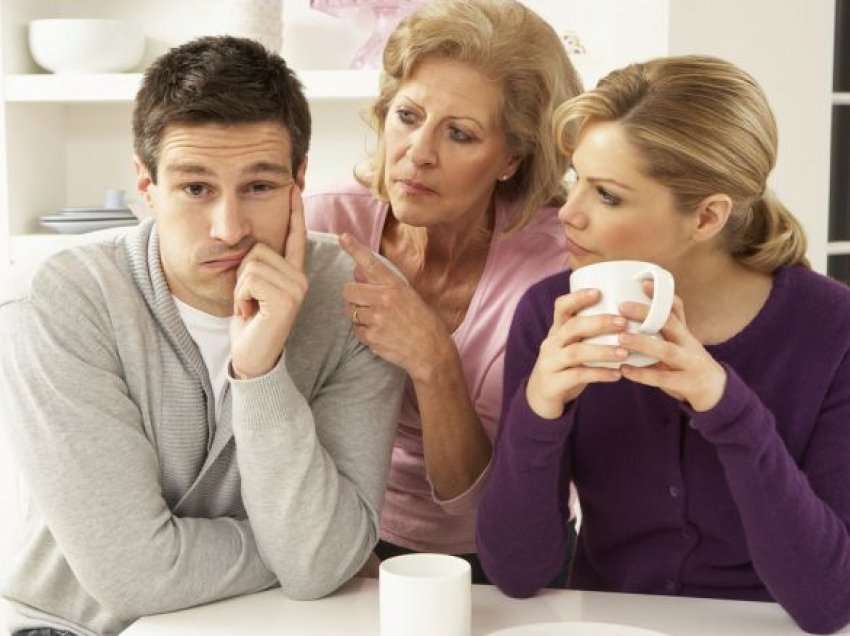 Si ndikon marrëdhënia e prindërve me njëri-tjetrin në jetën tuaj romantike
