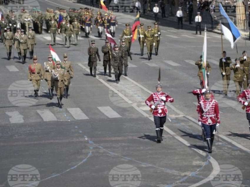 ​Njësia e Gardës Kombëtare të Bullgarisë kryeson Paradën Ushtarake në Ditën e Bastiljes në Paris