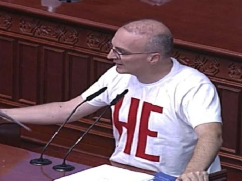 Deputetët e shumicës parlamentare i kërkojnë Milloshoskit pasaportën bullgare