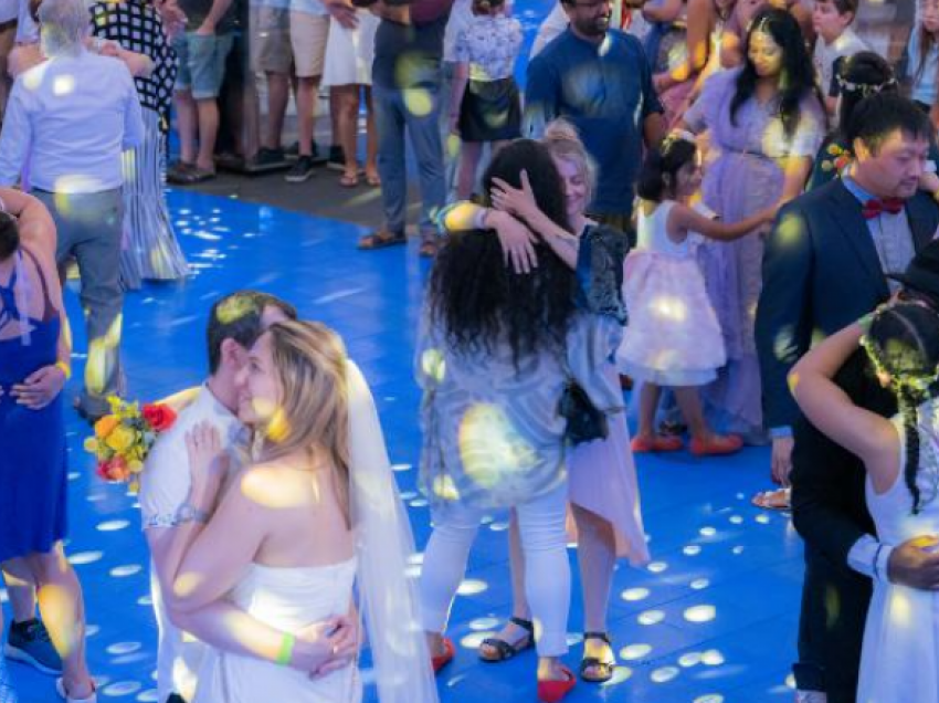 Mbi 500 çifte kurorëzuan dashurinë në ngjarjen ‘Celebrate Love’ në New York