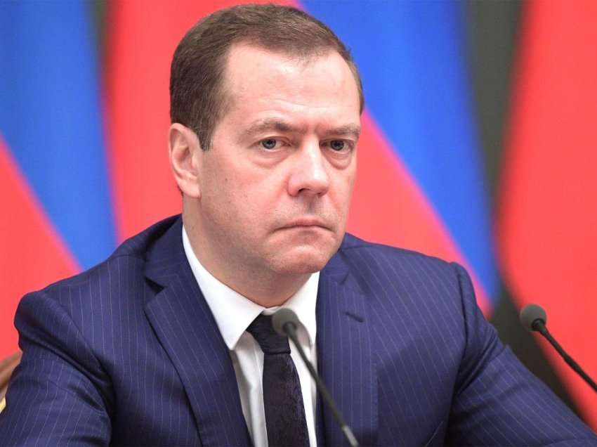 Medvedev tërbohet ndaj “tradhtarëve të kombit”!