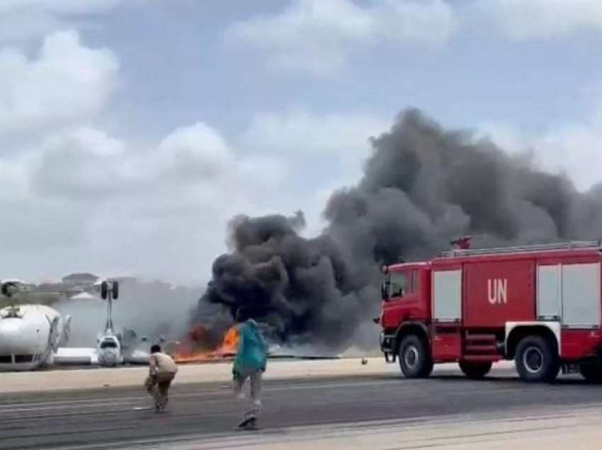 Rrëzohet dhe bie përmbys aeroplani në Somali – shpëtojnë 36 personat që ishin në bord