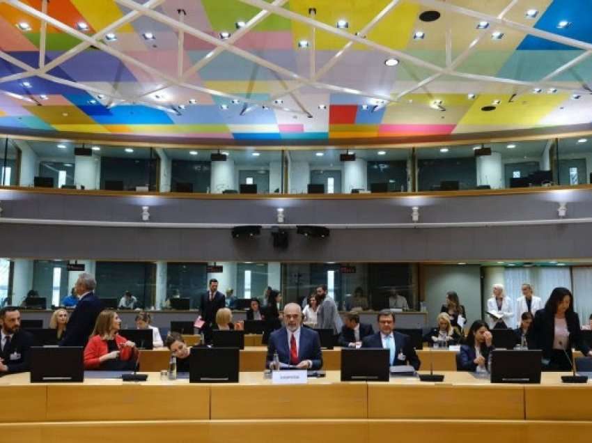 “Erdhi momenti”/ Tirana dhe Shkupi hapin zyrtarisht negociatat e anëtarësimit në BE