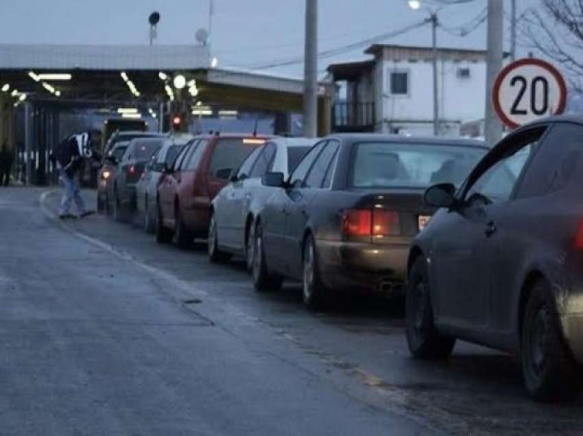 Mërgimtarët drejt Kosovës, kaq të gjata janë pritjet në pikat kufitare