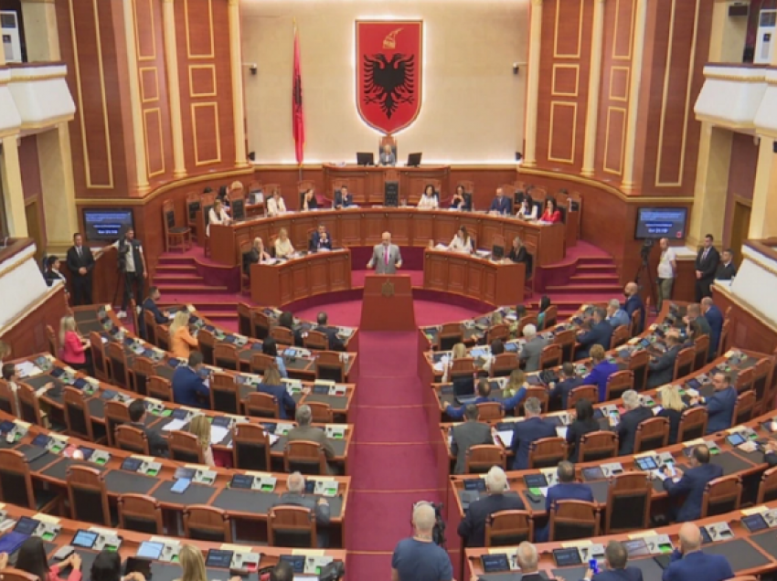 Pas tensioneve të ashpra, Parlamenti shqiptar miraton rezolutën kundër raportit të Dick Marty-t për Kosovën