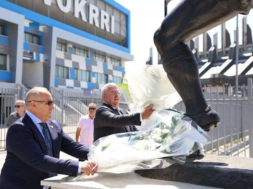 Ademi e Duka bëjnë homazhe te shtatorja e Vokrrit, e vlerësojnë lart kontributin e tij 