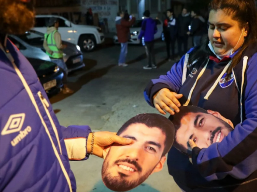 20.000 tifozë vendosin maskën e Luis Suarez në fytyrë