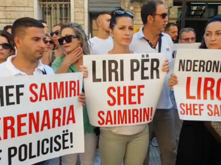 Shkodranët protestojnë në mbështetje të komisarit që u arrestua për shpërdorim detyre: Shef Saimiri, krenaria e policisë