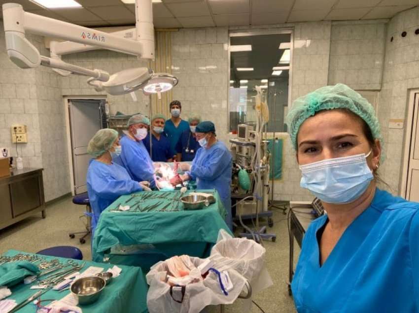 ​Pacientes në spitalin e Pejës i largohet tumori 10 kilogramësh