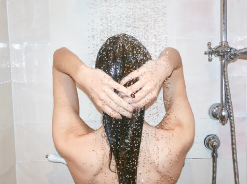 Nga shëndeti i flokëve te rënia në peshë, arsyet pse duhet të bëni dush me ujë të ftohtë
