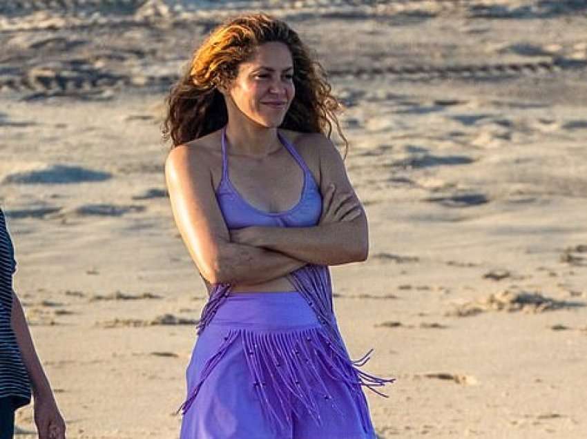 Pak muaj pas ndarjes nga Pique, Shakira shihet e lumtur në plazh me fëmijët e saj