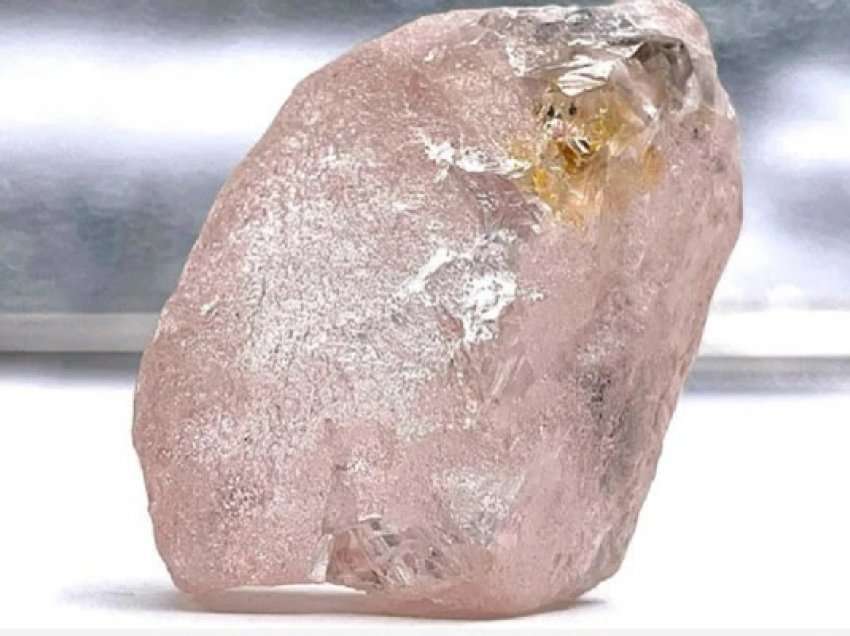 ​Diamanti i rrallë rozë zbulohet në Angola