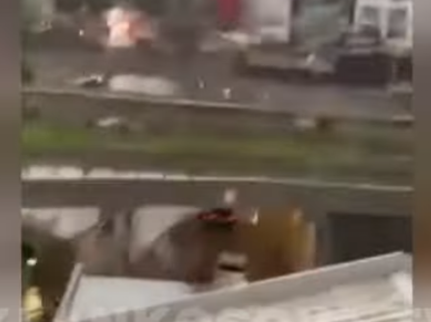Pas reshjeve në Ferizaj, vërshohen edhe rrugët - pamjet