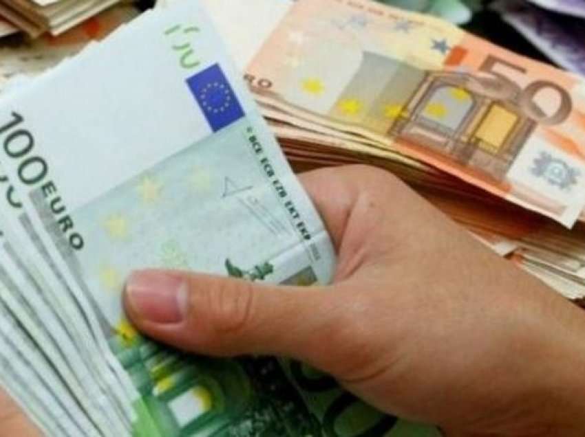 “Tregu shqiptar nuk është ende gati për shërbimet online”, eksperti i ekonomisë, thirrje qytetarëve