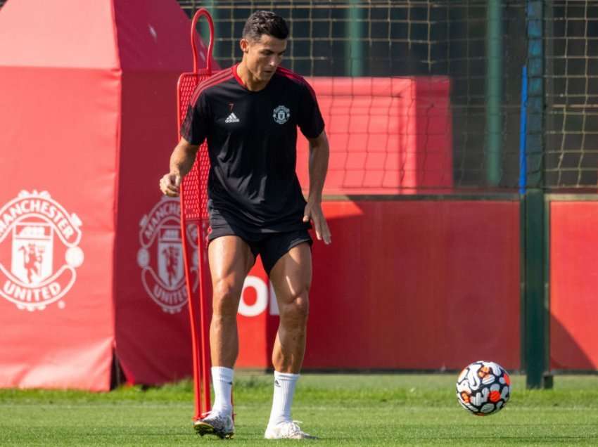 Ronaldo rikthehet në stërvitje me Manchester United