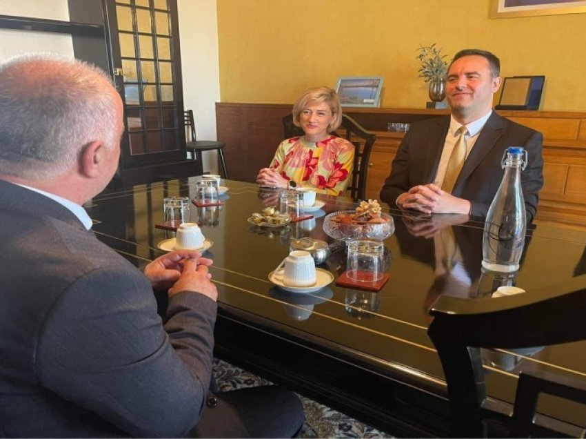 Konjufca e Kusari-Lila nisin vizitën zyrtare në Athinë, takohen me Zyrën Ndërlidhëse të Kosovës