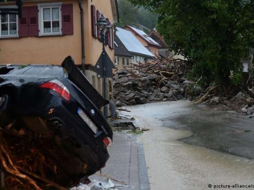 Stuhitë e forta vazhdojnë ta godasin Gjermaninë
