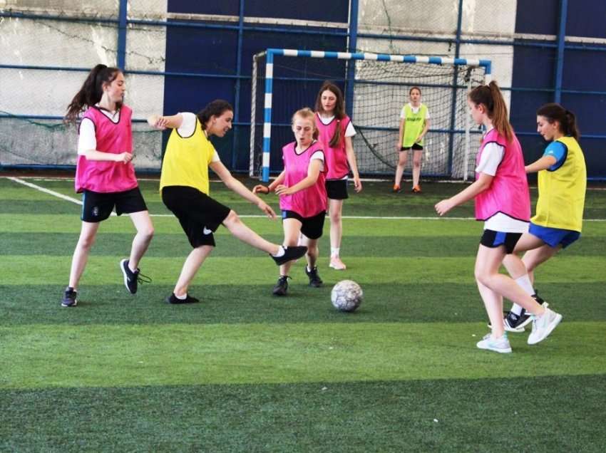 Në Prizren filloi turneu në kuadër të projektit ”Girls just want to play football” 