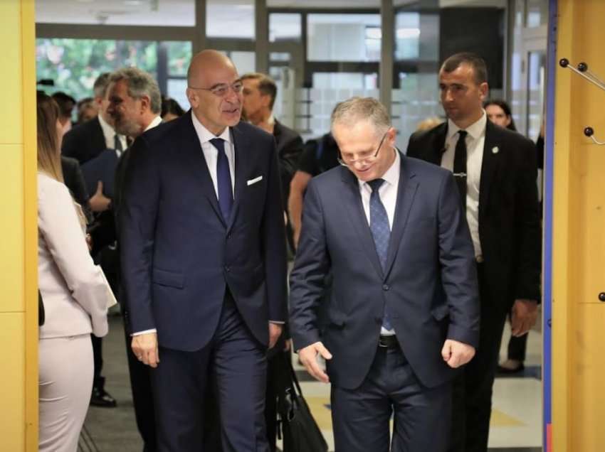 Zëvendëskryeministri Bislimi priti në takim Ministrin e Punëve të Jashtme të Greqisë, Nikos Dendias
