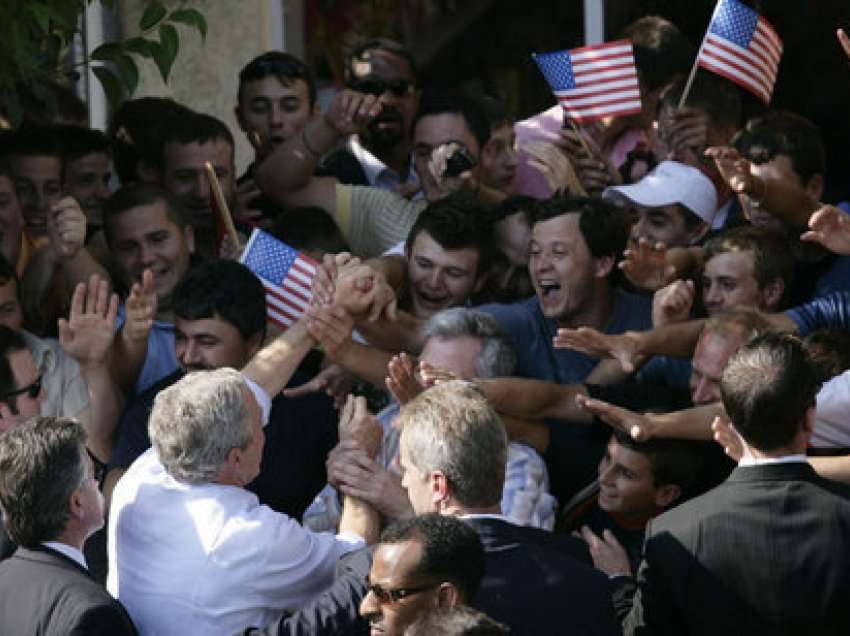 Pranimi në NATO dhe pavarësia e Kosovës ishin produkt i vizitës së presidentit George W. Bush në Tiranë!