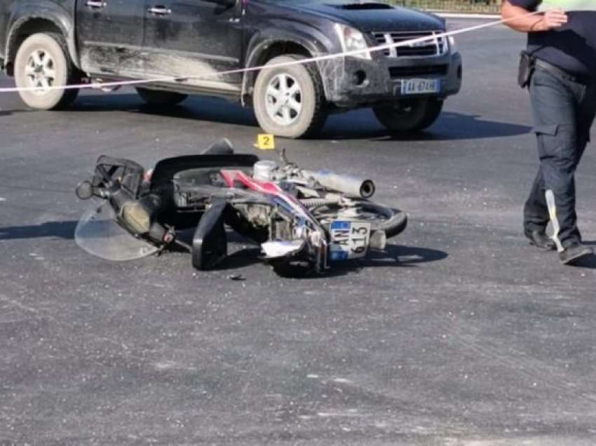 Aksident në Laç, makina përplaset me motorin! Drejtuesi i motomjetit niset me urgjencë drejt Spitalit të Traumës në Tiranë