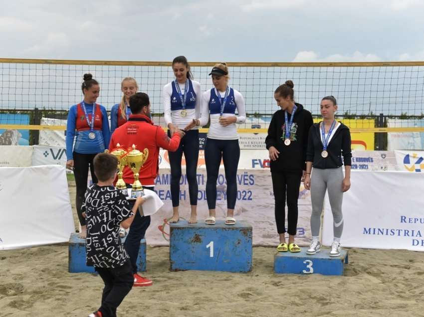 Erion Bajrami/Eron Murseli dhe Yllka Jashari/Melirona Avdullahu triumfojnë në Kampionatin e Kosovës në Beach Volley U20